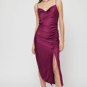💎 NWT Dynamite - Ruched Satin Midi Dress